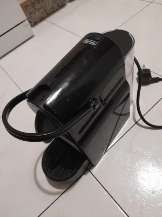 Cafetera DeLonghi Nespresso Cápsulas Negra