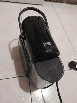 Cafetera DeLonghi Nespresso Cápsulas Negra