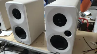 Altavoces MHX Beige y Blanco Autoamplificados