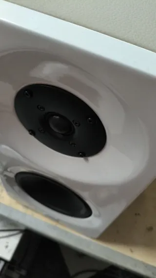 Altavoces MHX Beige y Blanco Autoamplificados