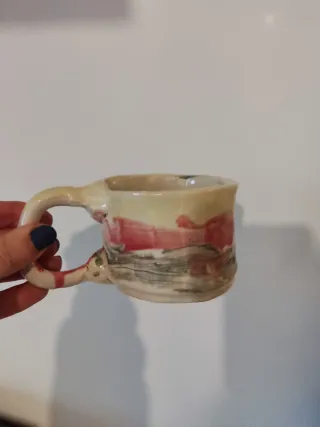 Caneca cerâmica artesanal pintada à mão