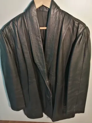 Chaquetón de cuero negro señora