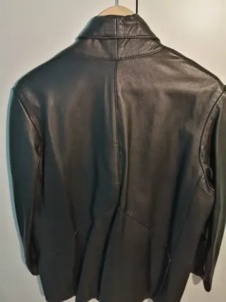 Chaquetón de cuero negro señora