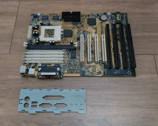 Motherboard antiga Asus TX97-XE Socket 7