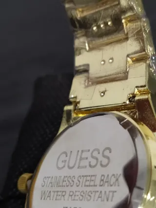 Reloj Guess Dorado