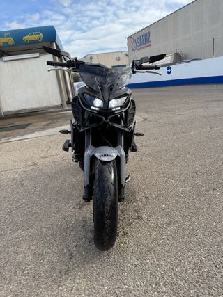 Yamaha MT-09 2017 Gris/Amarillo