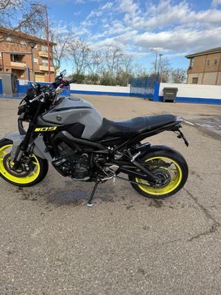Yamaha MT-09 2017 Gris/Amarillo