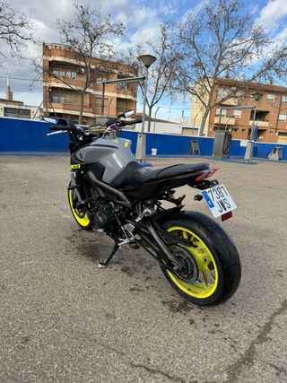 Yamaha MT-09 2017 Gris/Amarillo