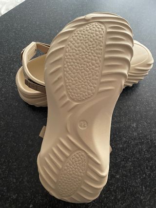 Sandalias tipo Crocs talla 44