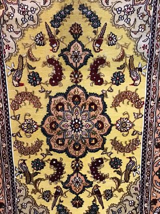 Tappeto Seta Indiano Rilievo Oro al centro !