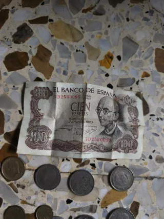 Monedas y billetes antiguos. Precio a convenir