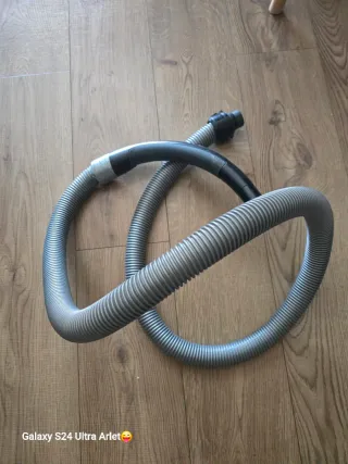 Aspiradora Nilfisk Power con accesorios