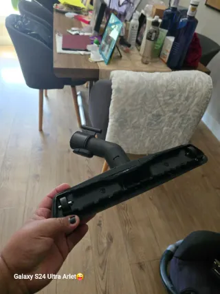 Aspiradora Nilfisk Power con accesorios