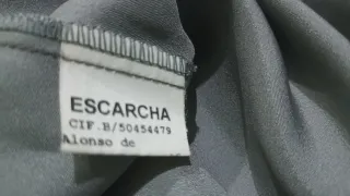 Blusa plateada tipo seda