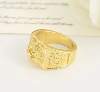 Anillo Hombre Pirámide Ojo Horus Dorado