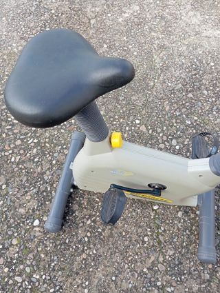 Bicicleta estática con remo