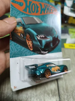 Hot Wheels 20 Toyota Supra 3/6