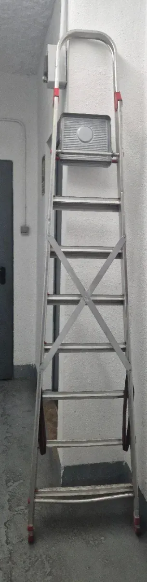 Escalera de aluminio 8 peldaños