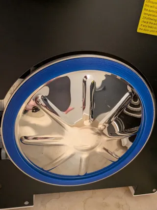 Autoclave Kinefis y destilador de agua