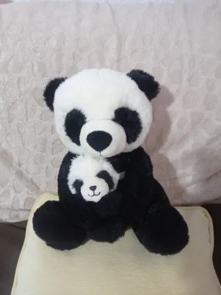 Osito panda con su bebé