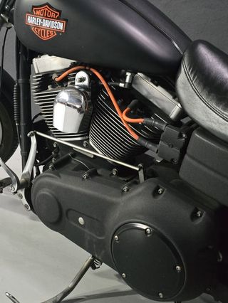 Harley Davidson Street Bob Negra