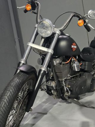 Harley Davidson Street Bob Negra