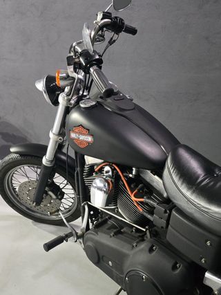 Harley Davidson Street Bob Negra