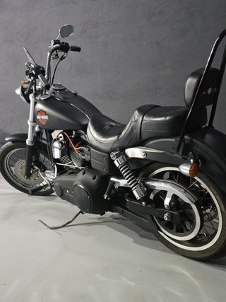 Harley Davidson Street Bob Negra