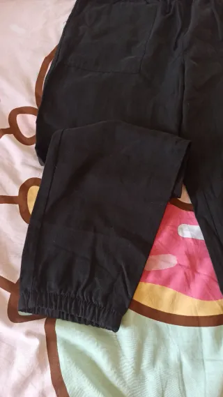 Pantalón negro Zara