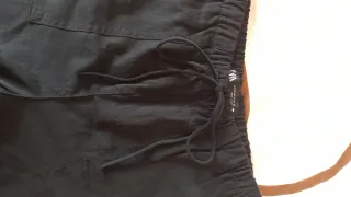 Pantalón negro Zara