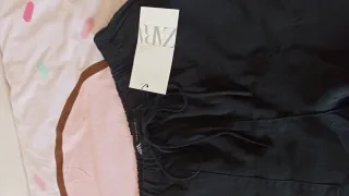 Pantalón negro Zara