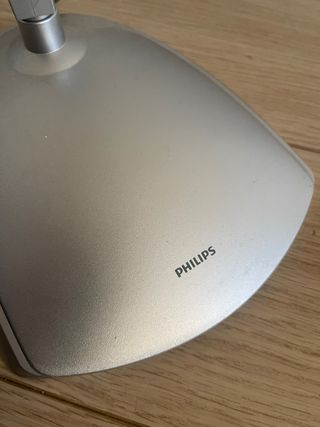 Flexo de escritorio plateado articulado