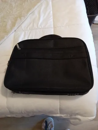 Maletín portátil Trust negro