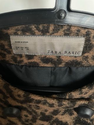 Chaquetón Zara estampado leopardo