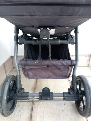 Carrito de bebé marrón