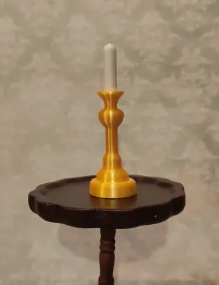 Candelabro dorato in miniatura
