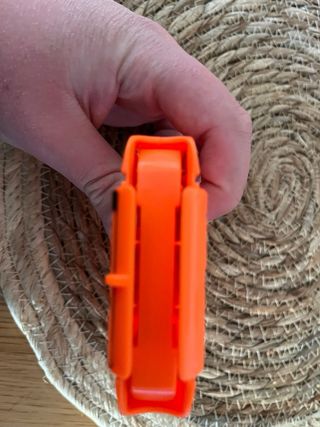 Pistola Nerf y recargado