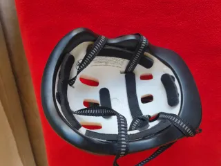 Casco infantil rosa y plateado