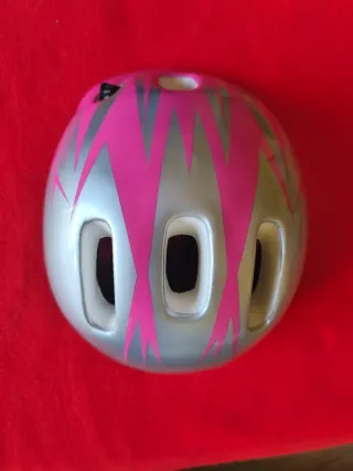 Casco infantil rosa y plateado