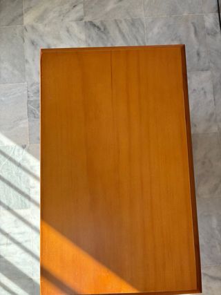 Mesita de noche de madera