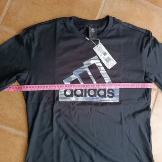Camiseta Adidas Negra Logo grande