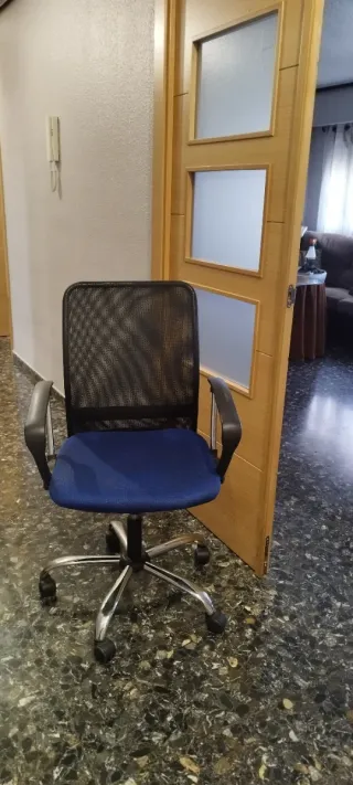 Silla de escritorio con ruedas