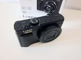 Cámara Panasonic Lumix TZ90 con caja