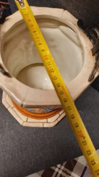 Pozzo in ceramica decorato