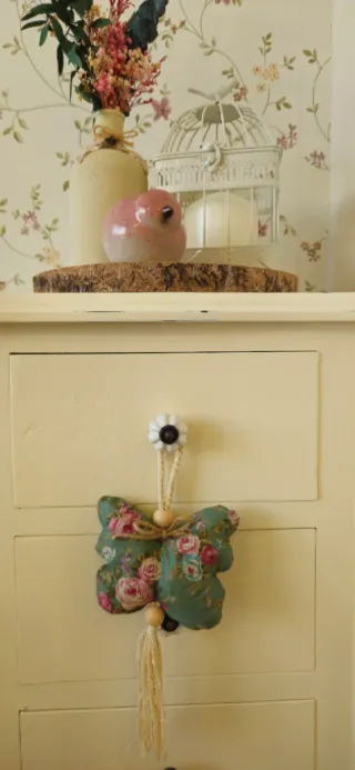 Colgadores mariposa hechos a mano