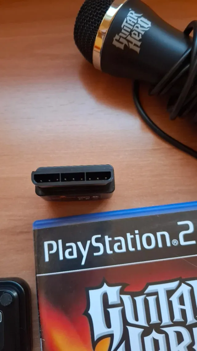 Accesorios Guitar Hero PS2: Micrófono y Dongle