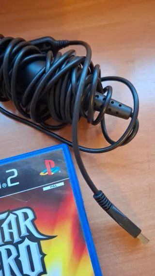 Accesorios Guitar Hero PS2: Micrófono y Dongle