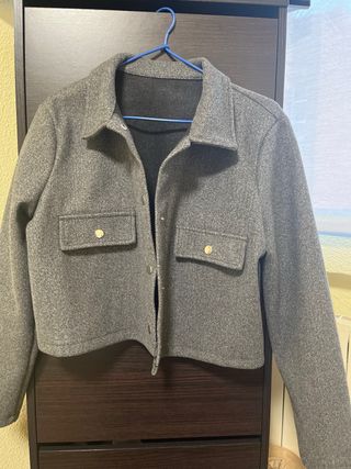 Chaqueta corta gris
