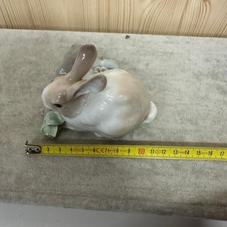 Figura Lladro Conejo con Flor
