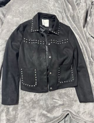 Cazadora efecto ante Mango tachas